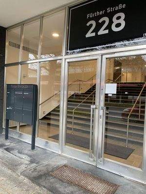 Eingang zur Büroliegenschaft