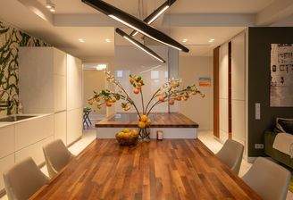 Offene Küche mit Esstisch