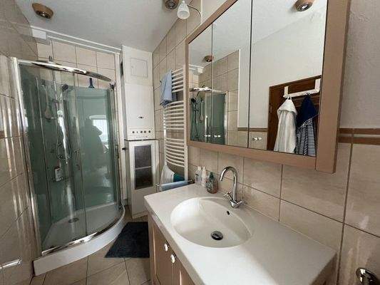 Haus-Gießen-Alicenstraße 32-Badezimmer 1. OG 