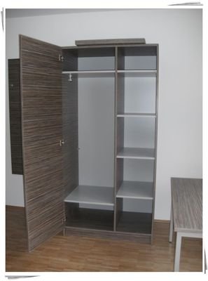 Möblierung Kleiderschrank