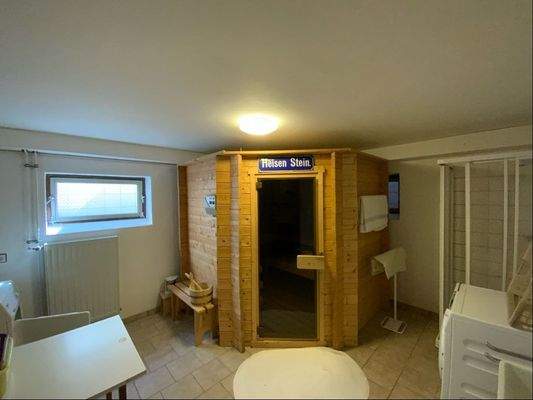 Keller Sauna mit Dusche und Waschmaschinenanschluss