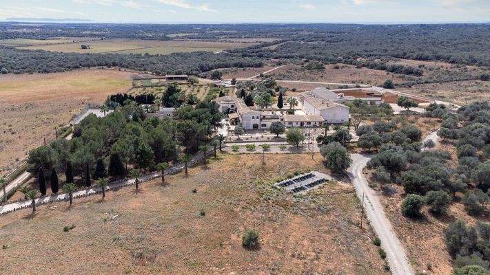 Charmante Finca mit verschiedenen Gebäuden zum Verkauf in Santanyí, Mallorca