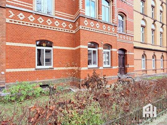 Vorgarten mit Hauseingang