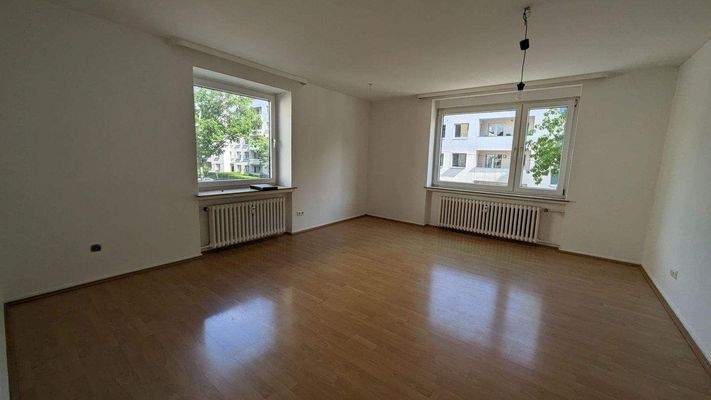 gr. sonniges Wohnzimmer