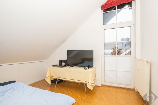 Master Bedroom mit Balkonzugang