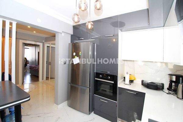 Luxe Flat with Car Parking Area in Complex in Istanbul Maltepe