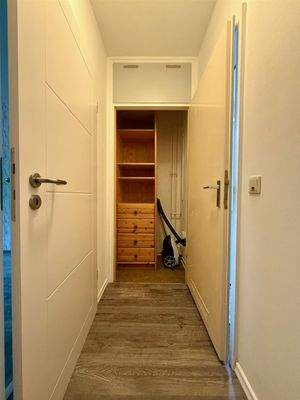 Zwischenflur mit Einbauschrank
