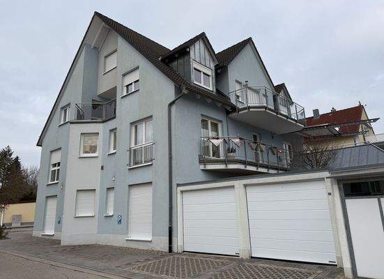 Mehrfamilienhaus mit Balkonen