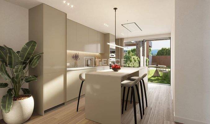 Elegant Villas in a Complex with Pool Near Amenities in Madrid