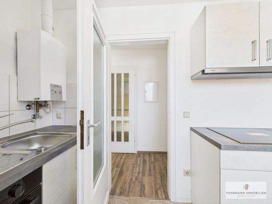 Küche mit Blick zum Flur