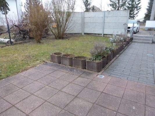 Zugang Haus u. kleiner Garten