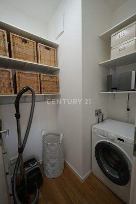 Abstellraum mit Waschmaschinenanschluss