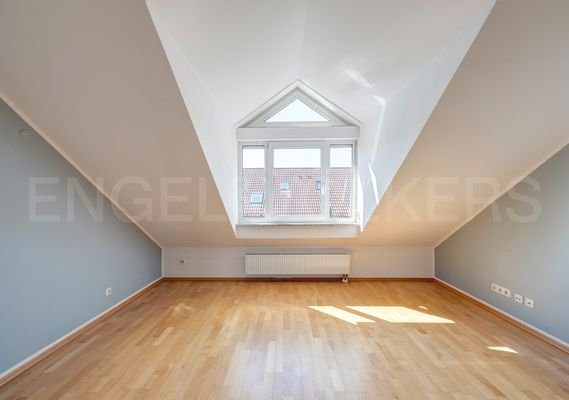 Zimmer im Dachgeschoss mit Gaube