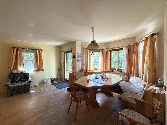 Wohnzimmer mit Essplatz im EG