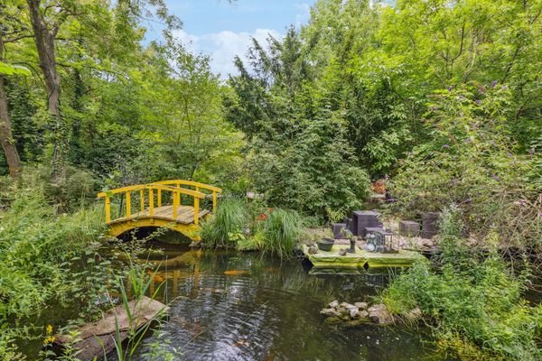 Garten mit Wasserlandschaft