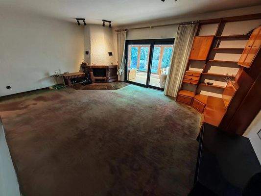 Wohnzimmer mit Kamin