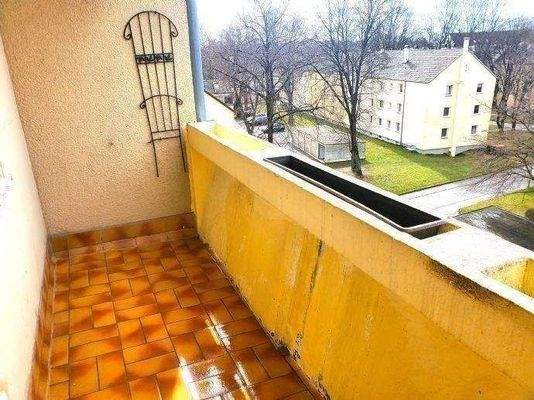 Großer überdachter Balkon/Loggia