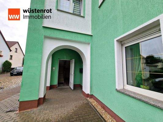 separater Eingang zu den Wohnungen