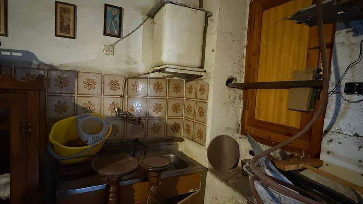 3D58137A-49FC-4B9D-8A9A-AAD01171A24F_1_102_a