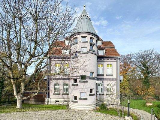 Wie im Märchen! Originell: im Turm befindet sich das Treppenhaus