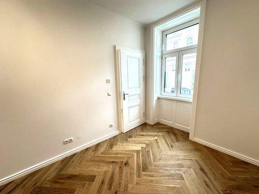 20250331_094359995_iOS