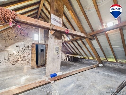 Remax Immobilien DeLux Wadern / Bardenbach Dachboden