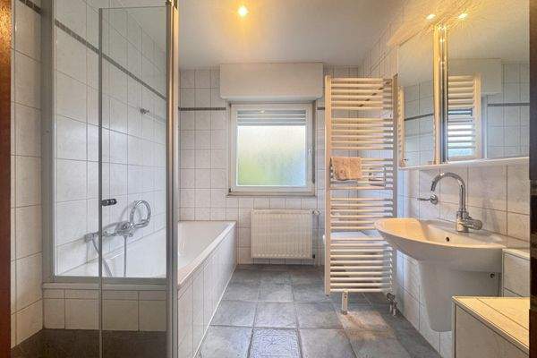 Badezimmer im Erdgeschoss