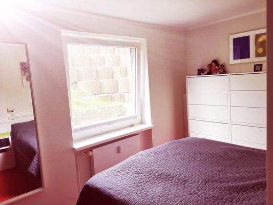 Schlafzimmer mit Tageslicht