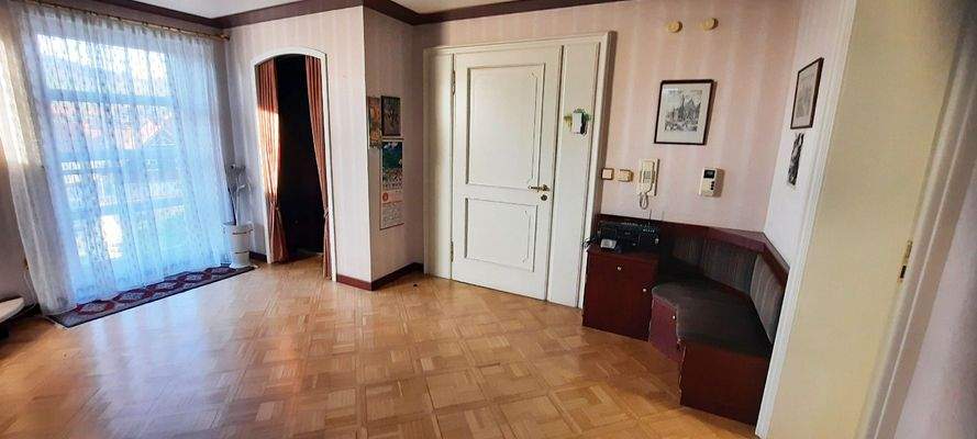 Eingangsbereich und Treppenaufgang