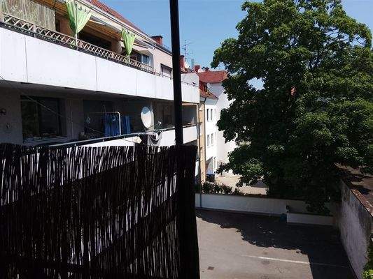 Rückwärtige Ansicht vom Balkon aus in den Innenho