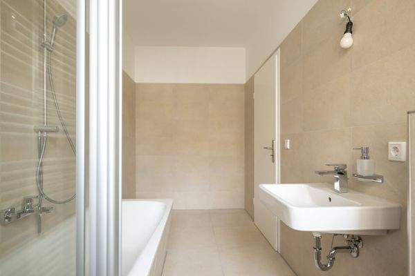 Vergleichsbild Badfliesen