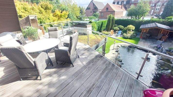Balkon mit Blick in den Garten
