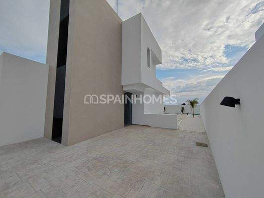 Detached House Close to San Juan Beach in Costa Blanca