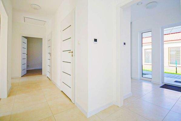 Eingang mit Flurblick  PREMIUM