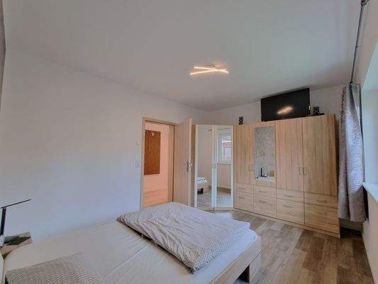 Schlafzimmer 1
