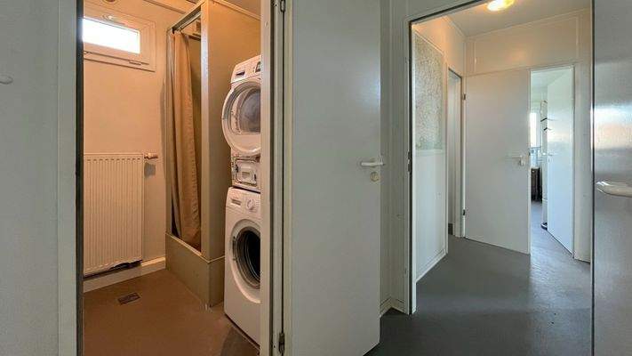 Dusche mit praktischem Waschmaschinenanschluss