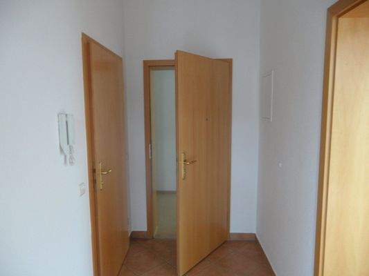 Flur mit Wohnungseingangstür