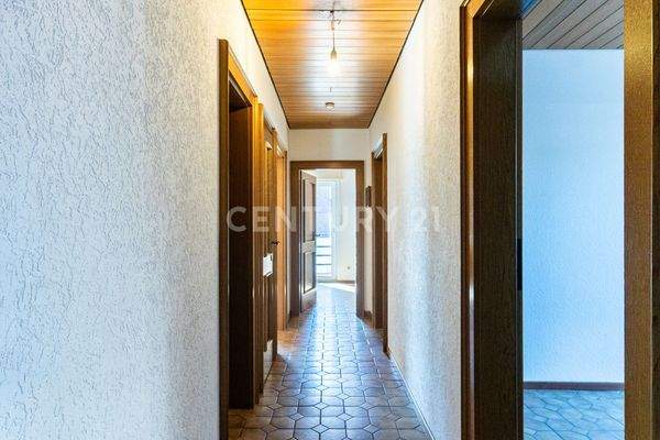 Flur mit Blick Richtung Schlafzimmer