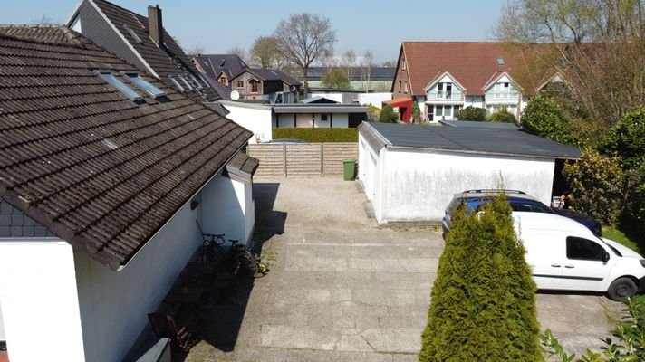 Stellplätze und Garagen