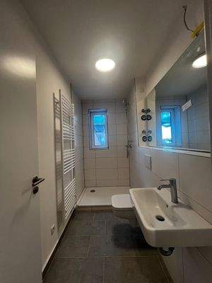 Modernes Badezimmer