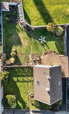 04- Haus und links Baugrundstück .jpg