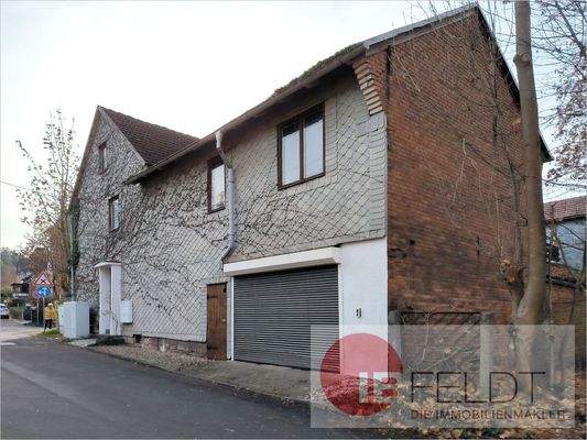 Seitenansicht mit Garage