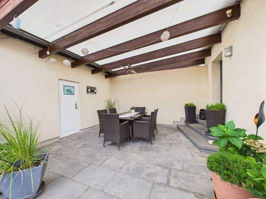 Überdachte Terrasse
