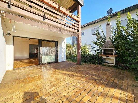 Terrasse mit Grillkamin