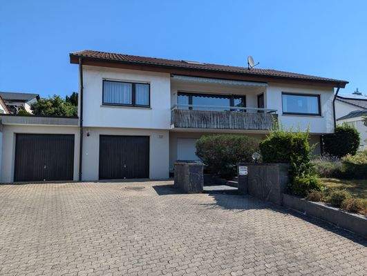 Stellplatz und Garagen