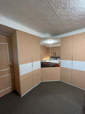 Eckkleiderschrank