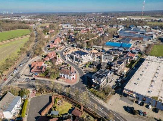 Drohnenaufnahme des Neubauprojektes als Übersicht über die Lage und Umgebung 