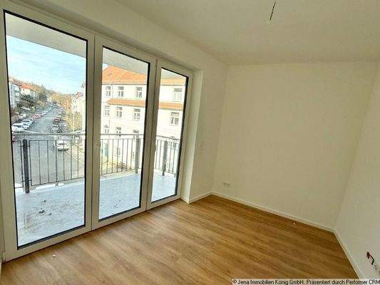 Zimmer mit Zugang zum Balkon