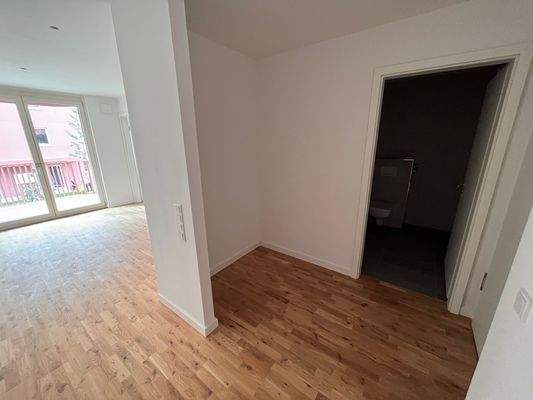 Helle Diele mit Holzboden