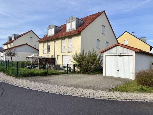 Frontansicht m Garage 